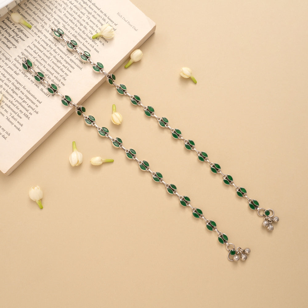 Elegant Emerald Stone Silver Anklet