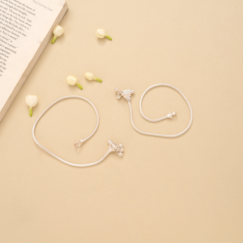Sleek Snake Design Silver Anklet