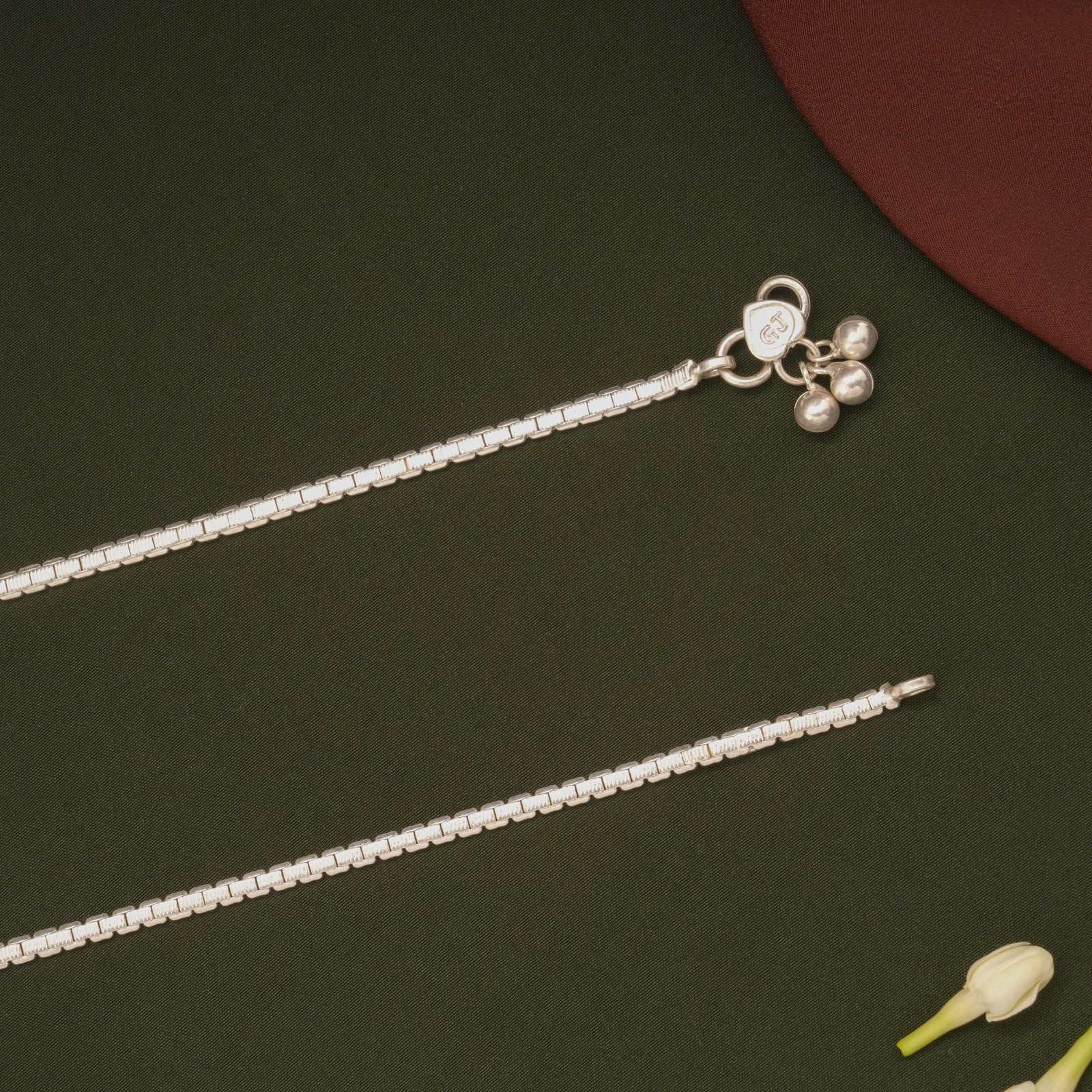Minimalist Plain Chain Design Silver Anklets