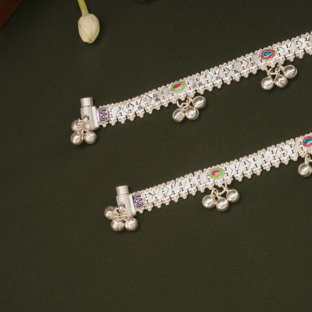 Trendy Triple Leaf Design Enamel Silver Anklets