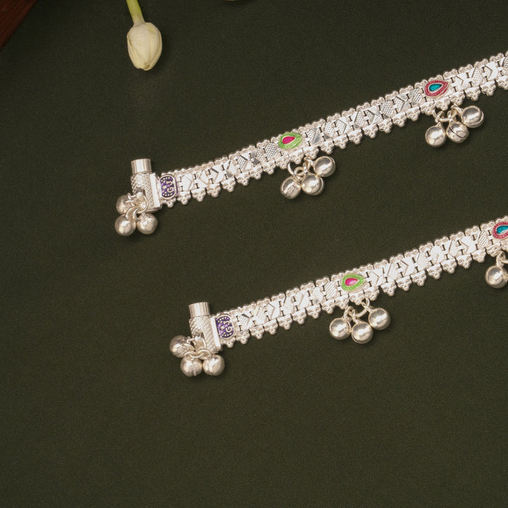 Trendy Triple Leaf Design Enamel Silver Anklets