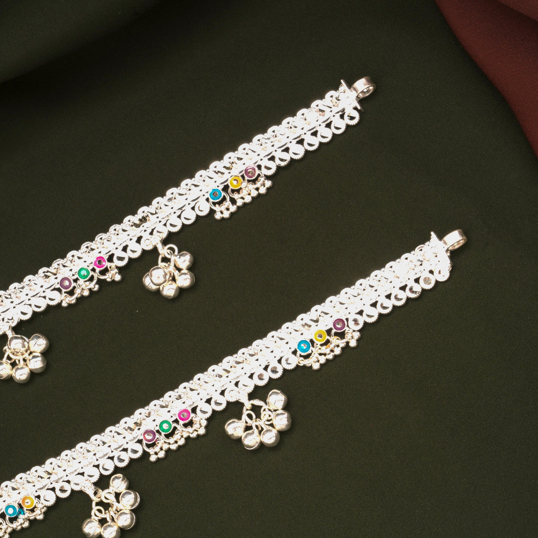 Classic Circle Floral Design Silver Anklets