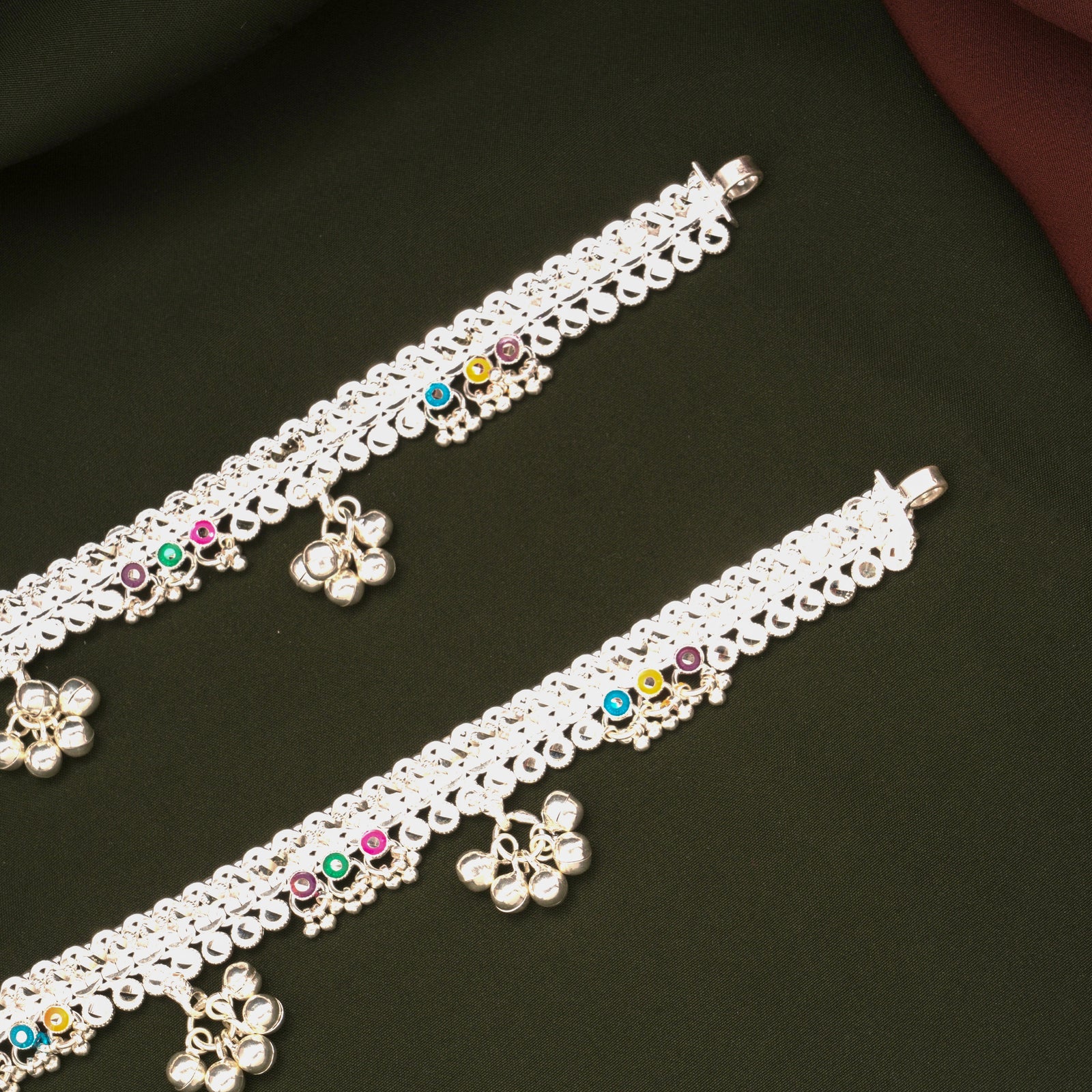 Classic Circle Floral Design Silver Anklets