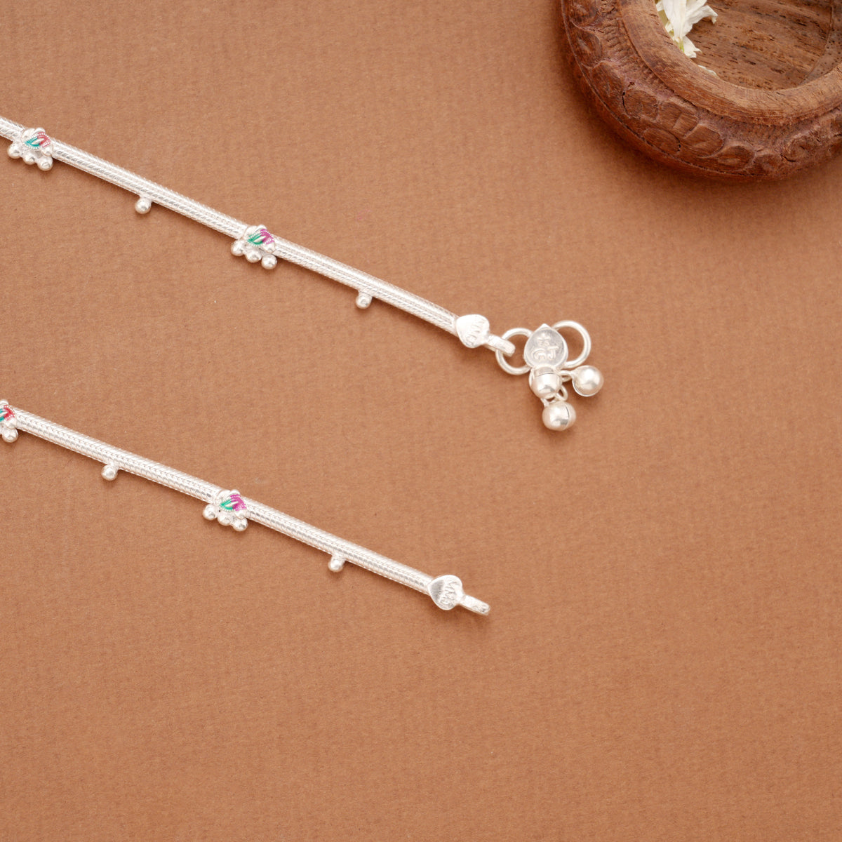 Classic Leafy Enamel Design Silver Anklets