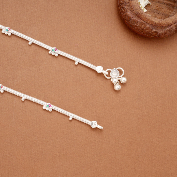 Classic Leafy Enamel Design Silver Anklets