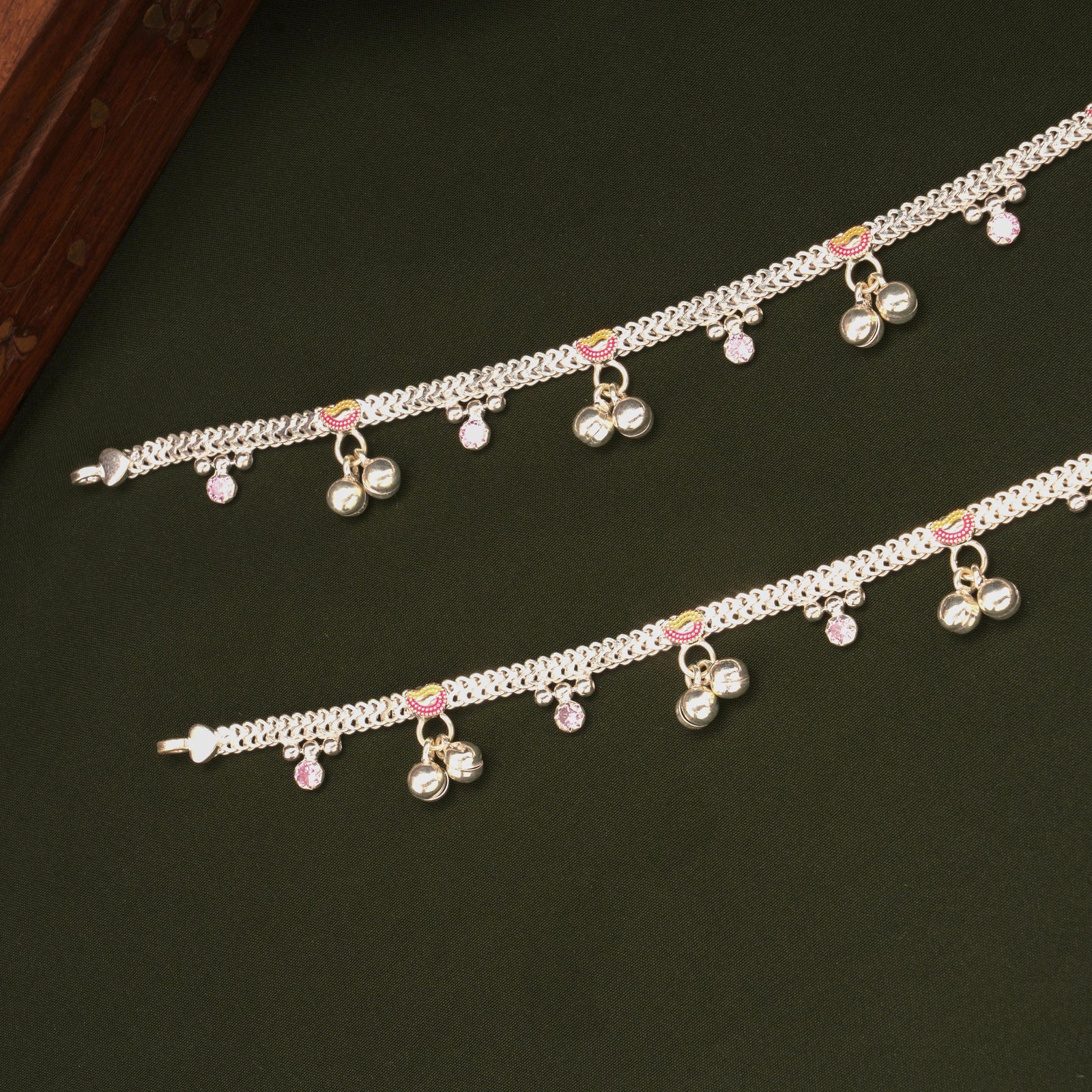 Braided Leaf Design Enamel Silver Anklets