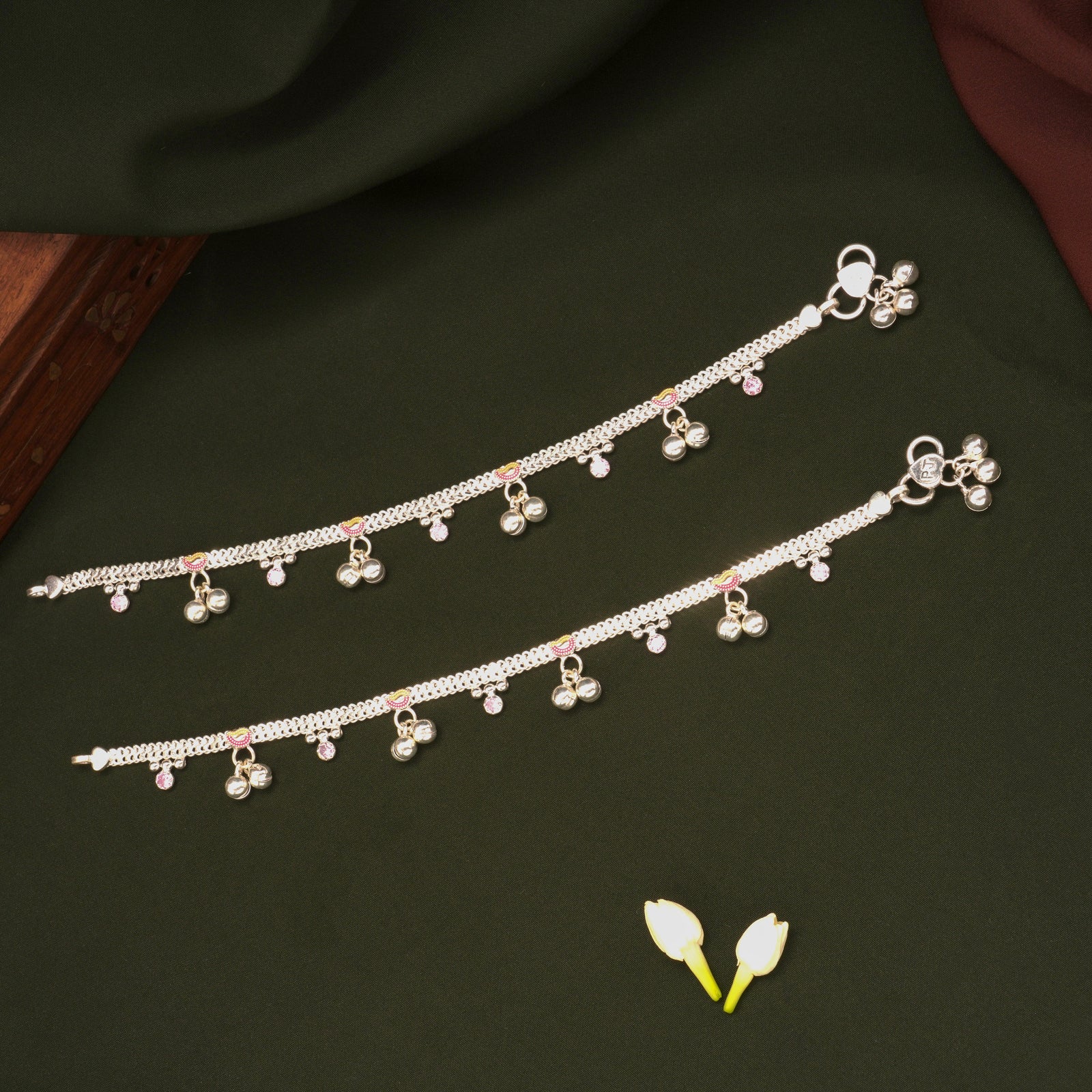 Braided Leaf Design Enamel Silver Anklets