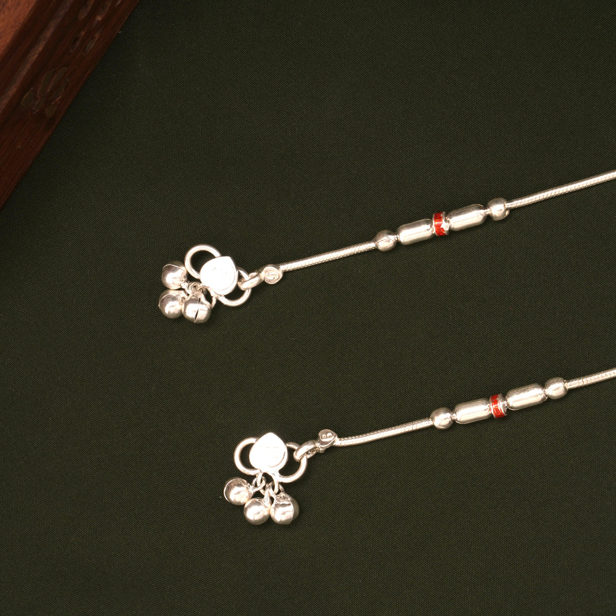 Classic Barrel Shaped Enamel Design Silver Anklets