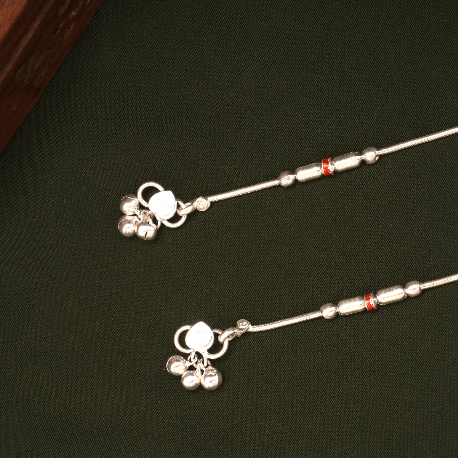 Classic Barrel Shaped Enamel Design Silver Anklets