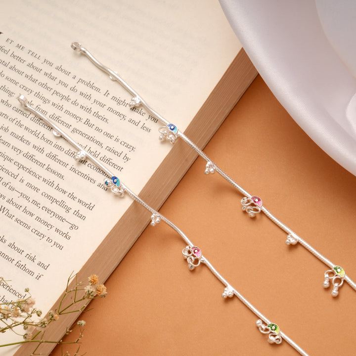 Sleek Plain Design Silver Anklets