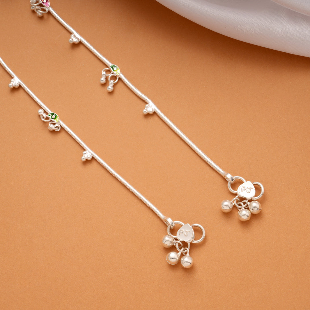 Sleek Plain Design Silver Anklets