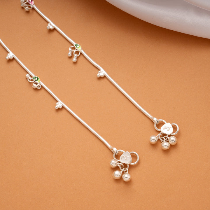 Sleek Plain Design Silver Anklets