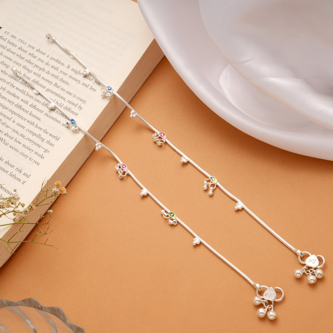 Sleek Plain Design Silver Anklets