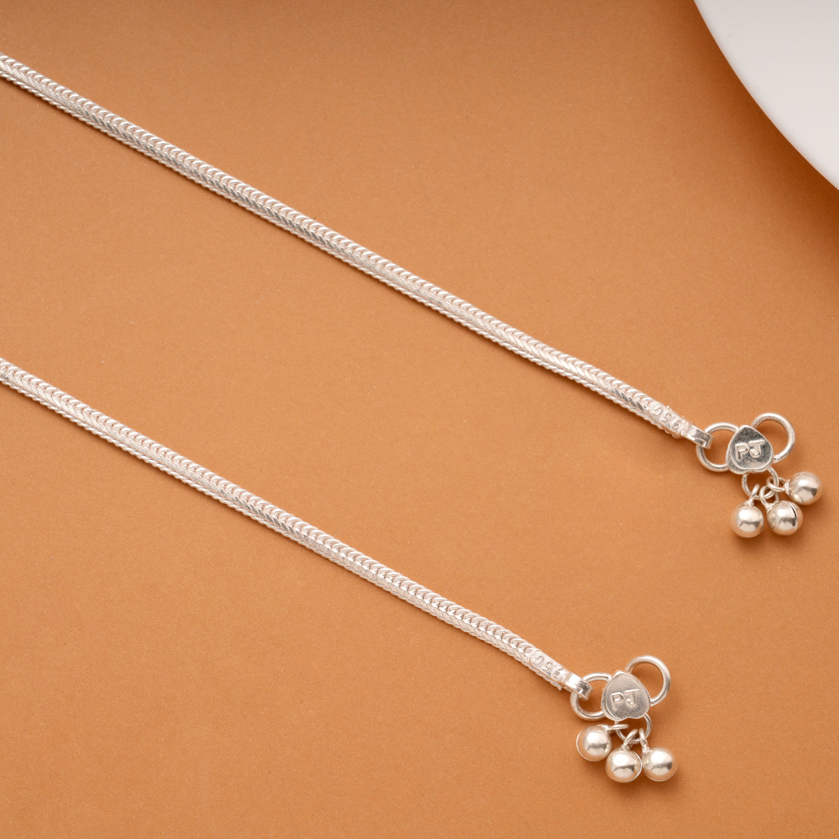 Elegant Plain Design Silver Anklets