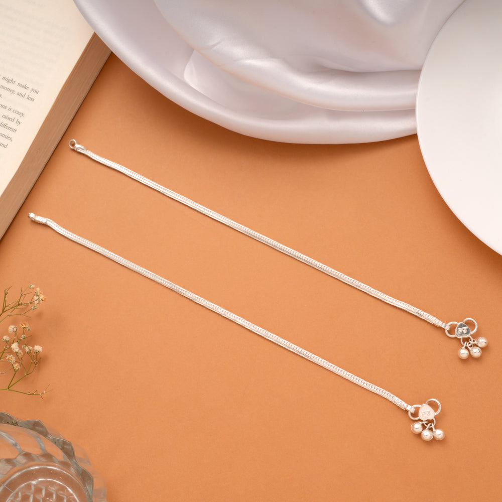 Elegant Plain Design Silver Anklets
