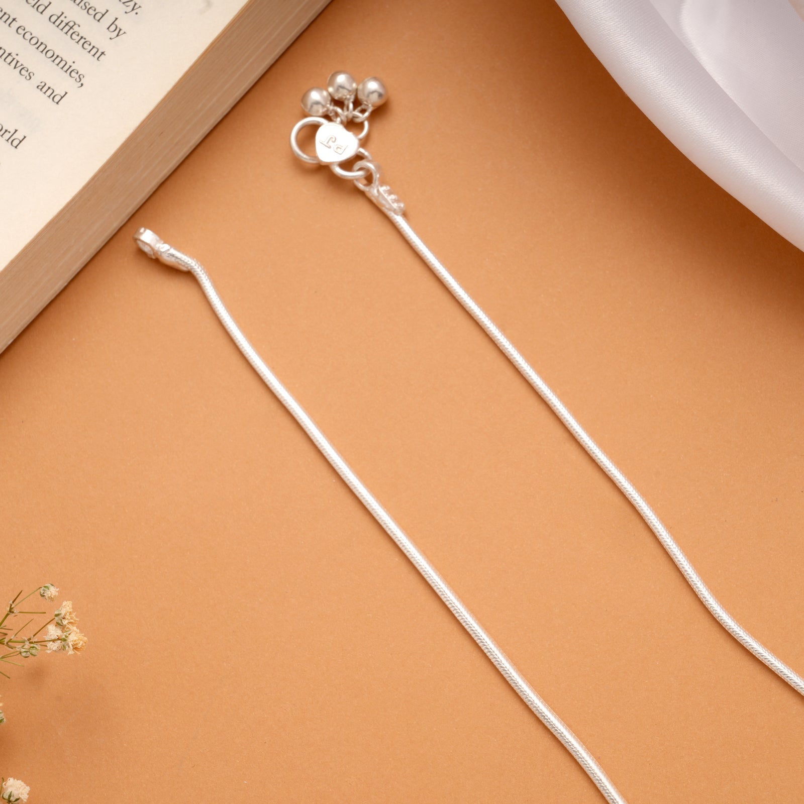 Pretty Plain Design Silver Anklets