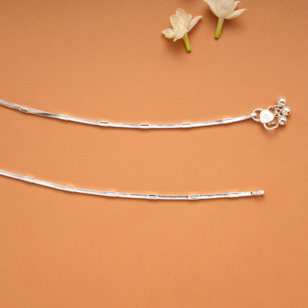 Sleek Snake Design Silver Anklets