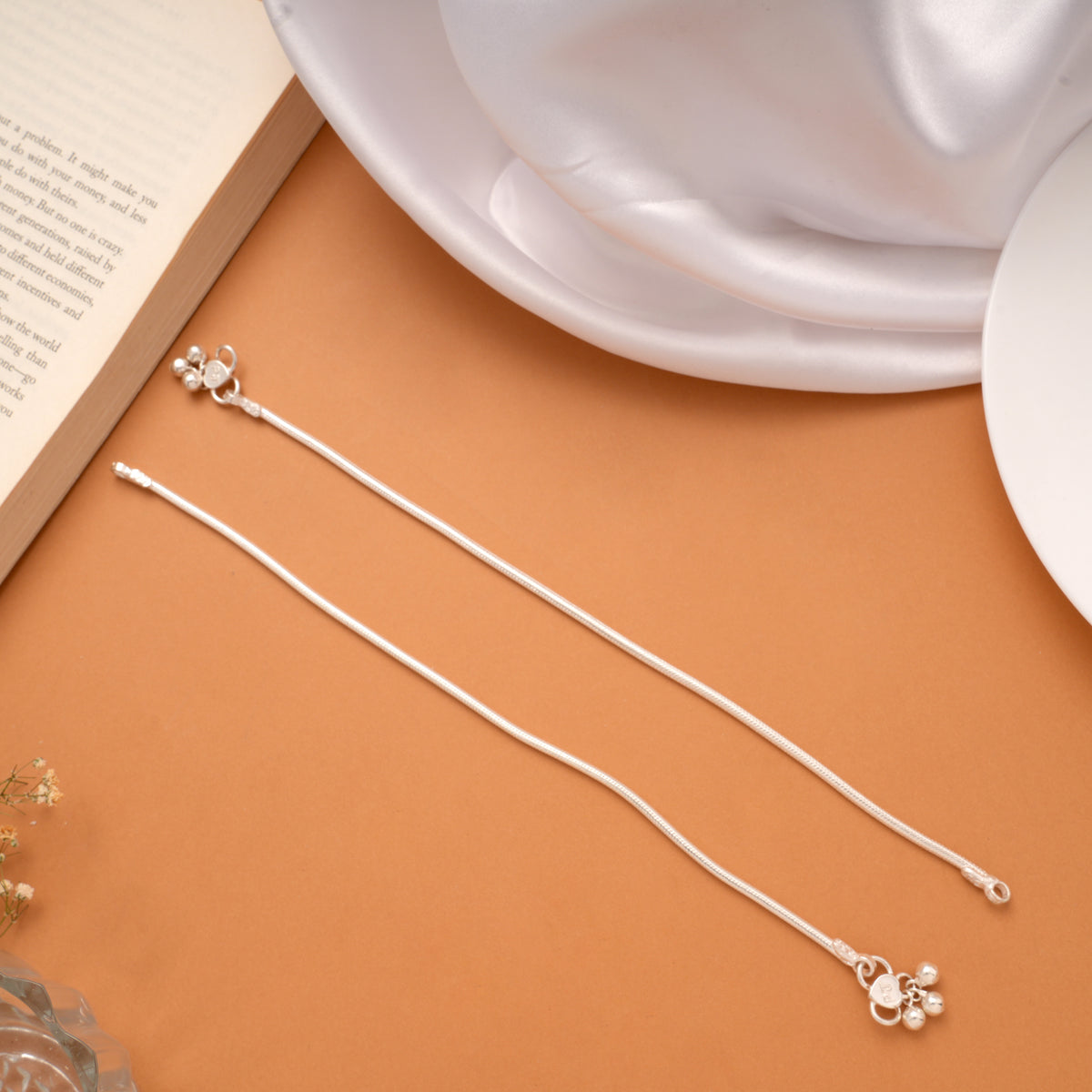 Sleek Plain Design Silver Balls Anklets