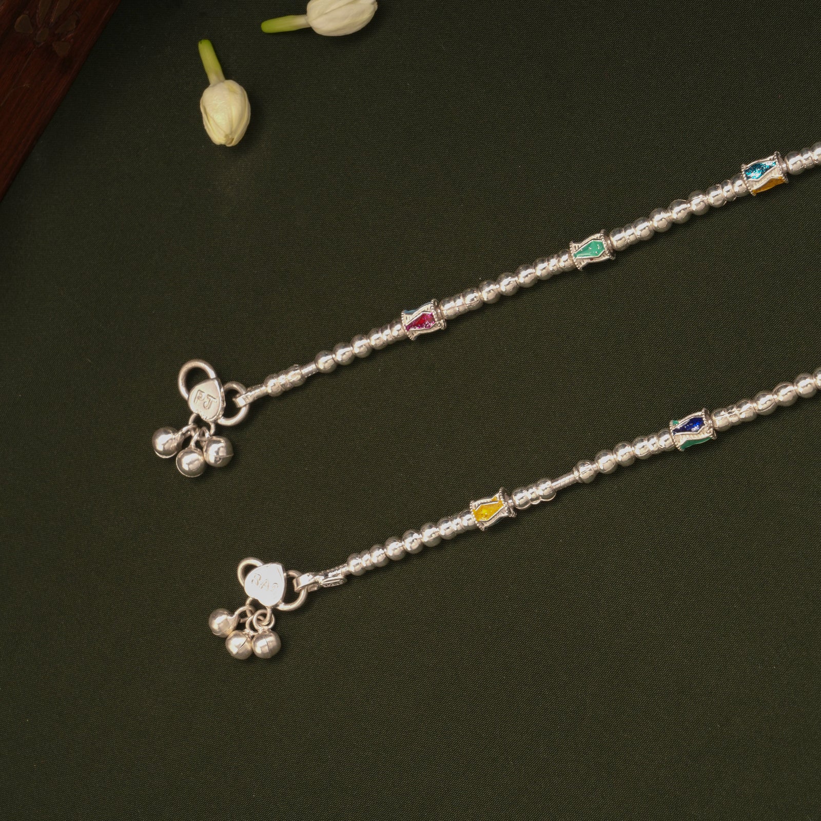 Elegant Barrel Shaped Beaded Design Silver Anklets