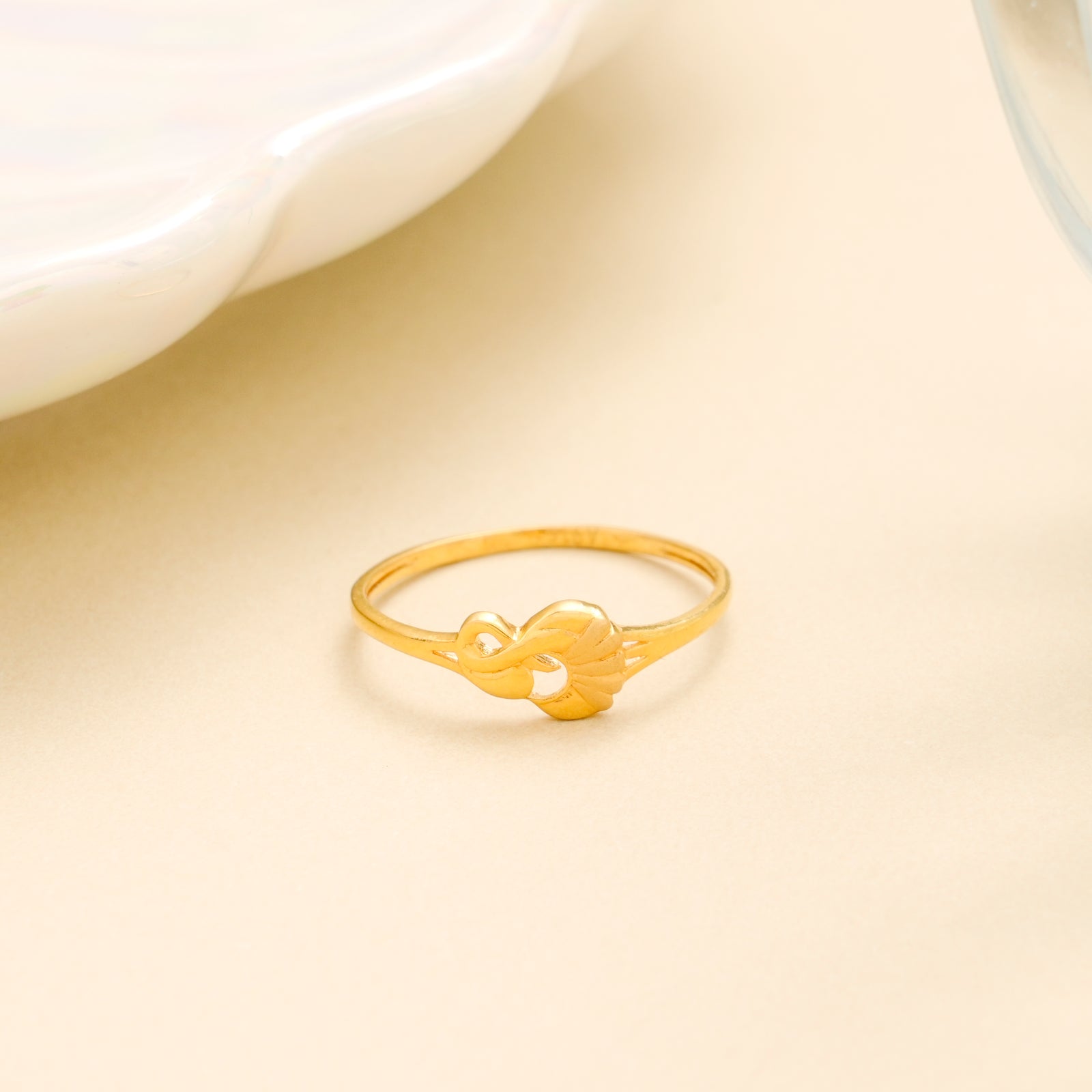 Stylish Modern Gold Ring