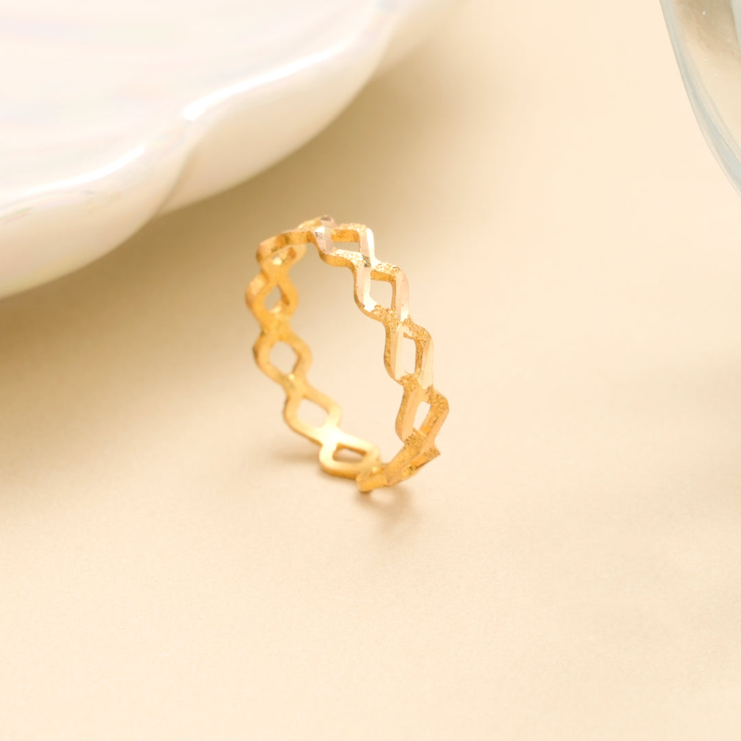 Zigzag Loop Pattern Gold Ring