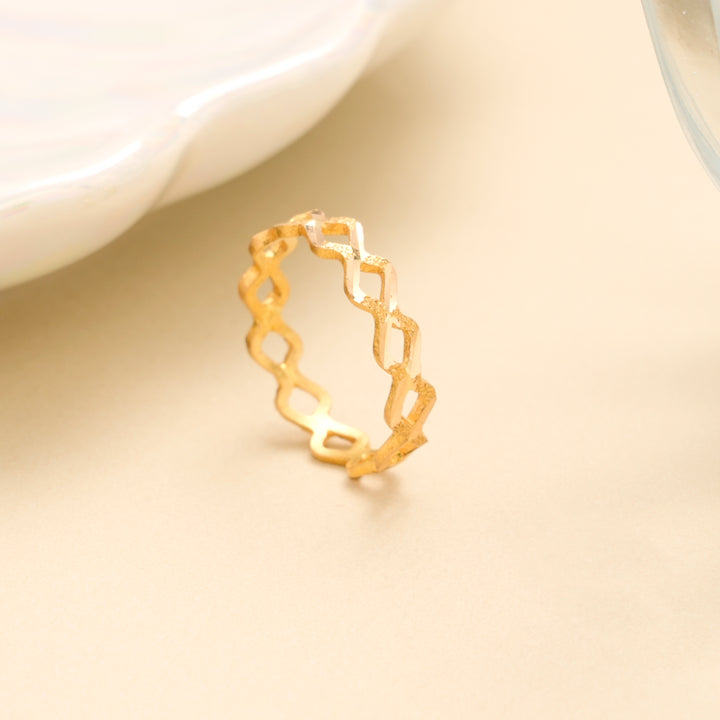 Zigzag Loop Pattern Gold Ring