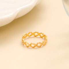 Zigzag Loop Pattern Gold Ring