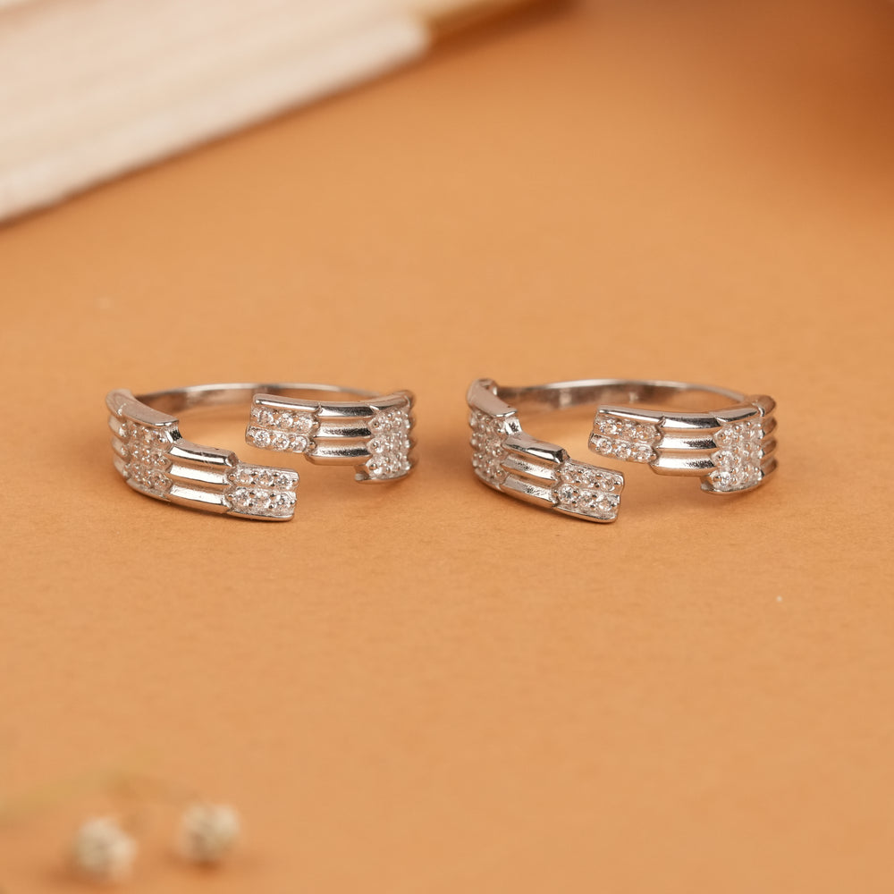 Fancy Cluster Stone Silver Toe Ring