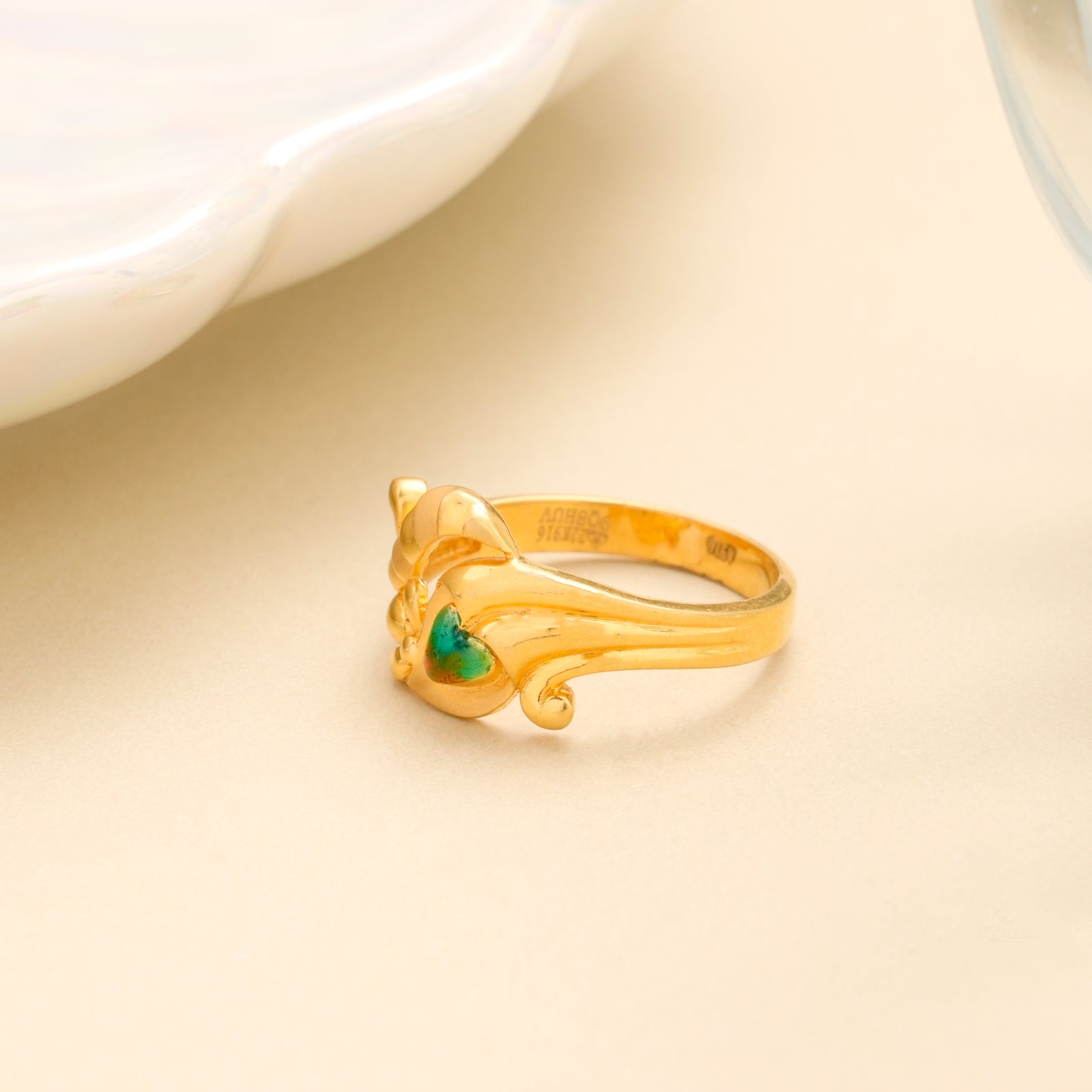 Elegant Enamel Heart Floral Motif Ring