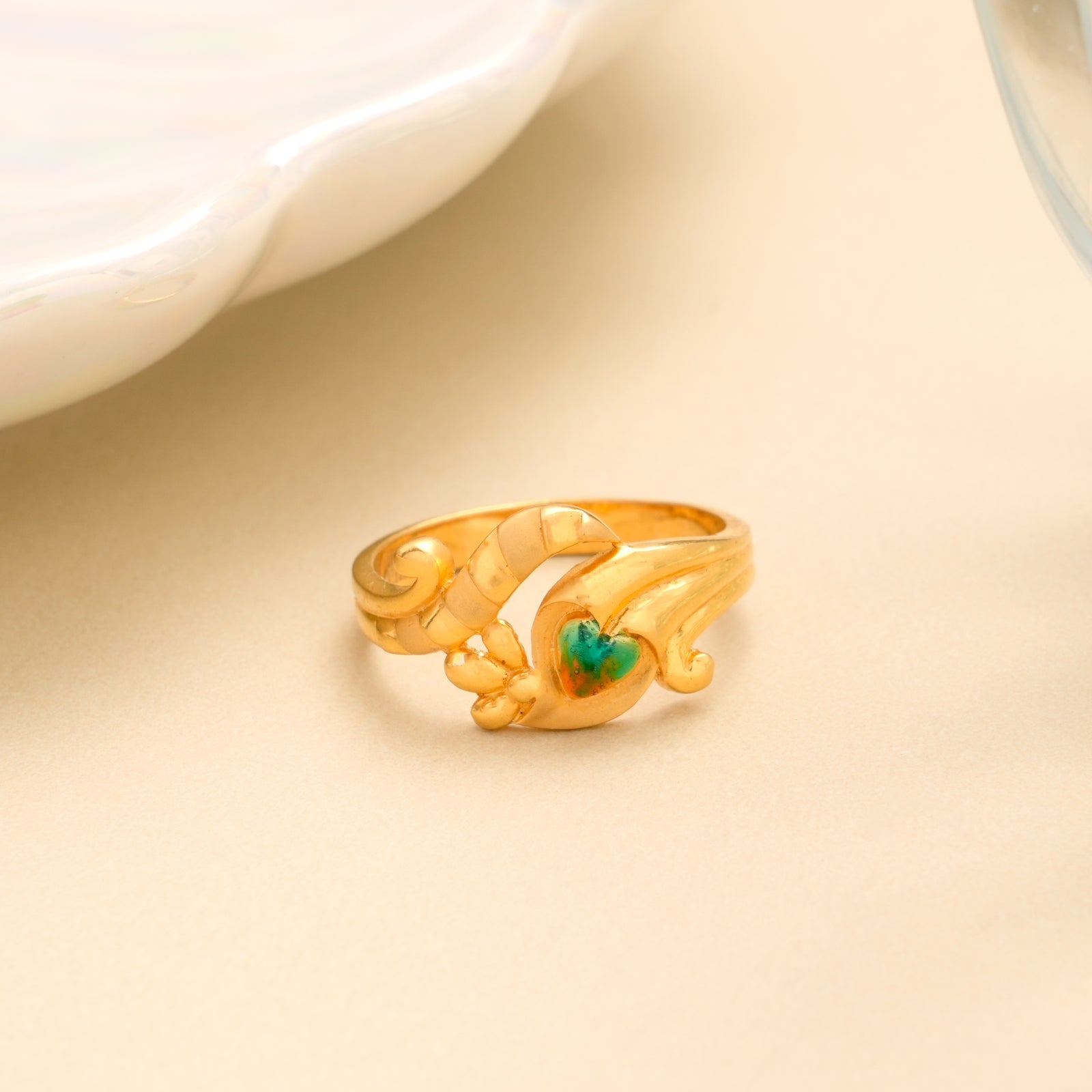Elegant Enamel Heart Floral Motif Ring