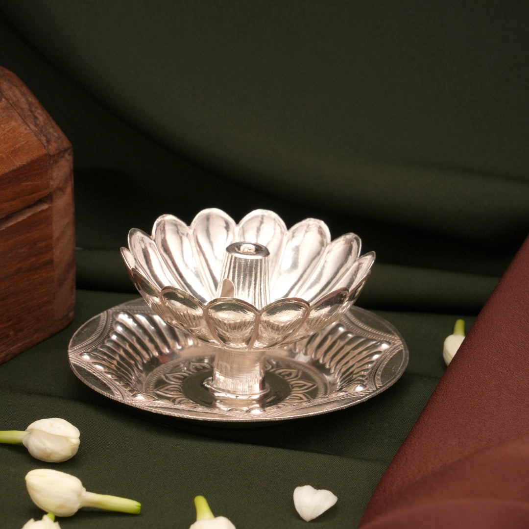 Pretty Lotus Design Silver Pathi Stand