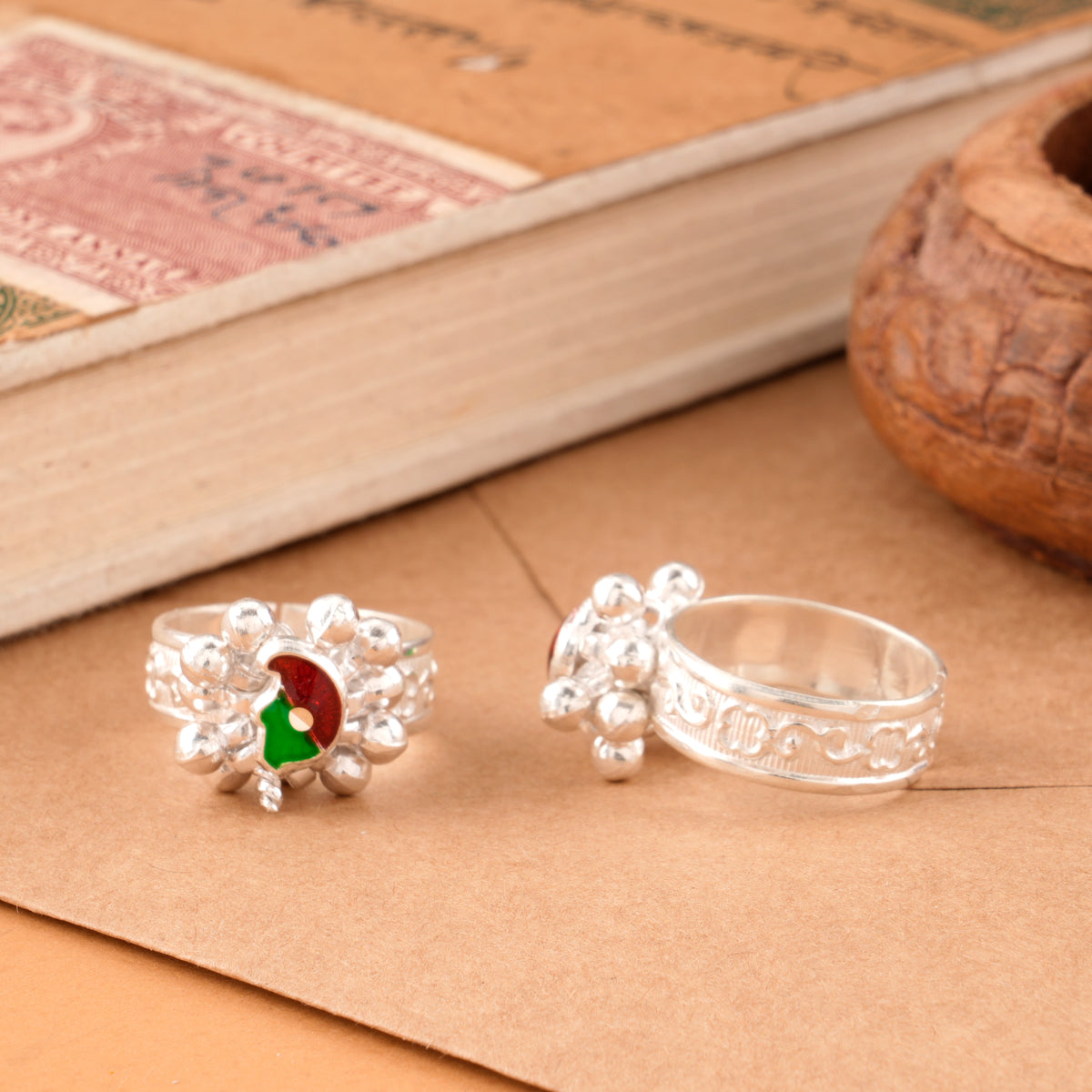 Mango Leaf Design Enamel Silver Toe Ring
