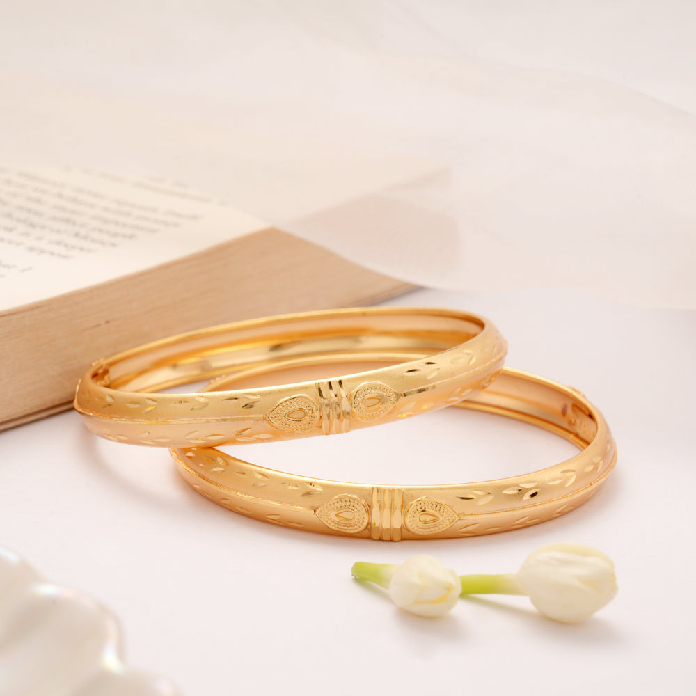 Textured Paisley Leaf Design Golden Bangles