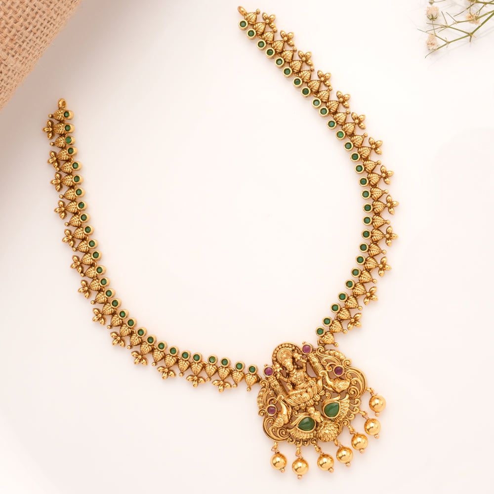 Elegant Golden Pendant Drop Necklace