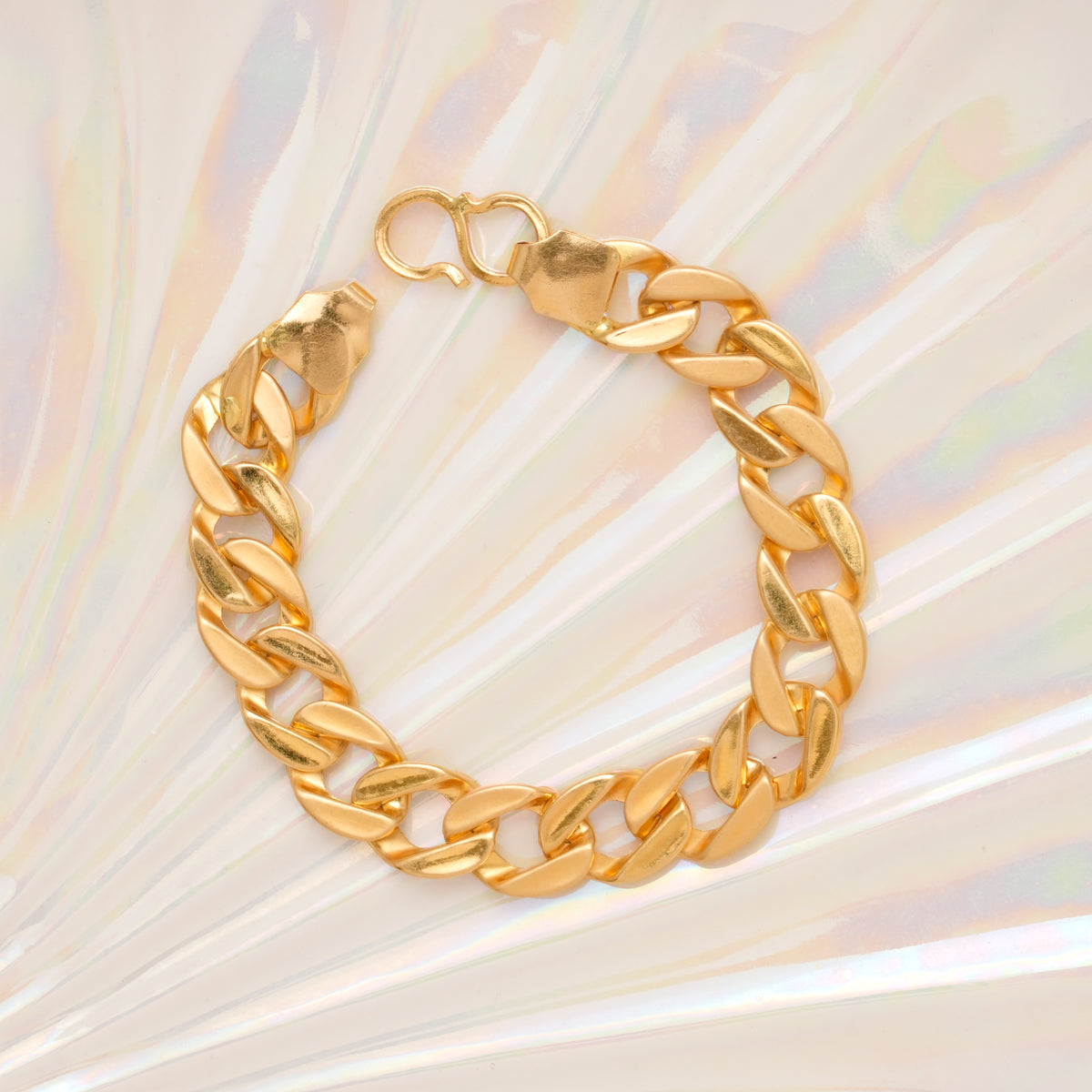 Pokal Style Gold Bracelet for Baby