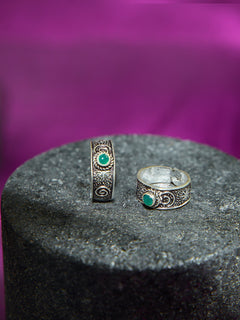 Antique Velvet Touch Emerald Toe Ring