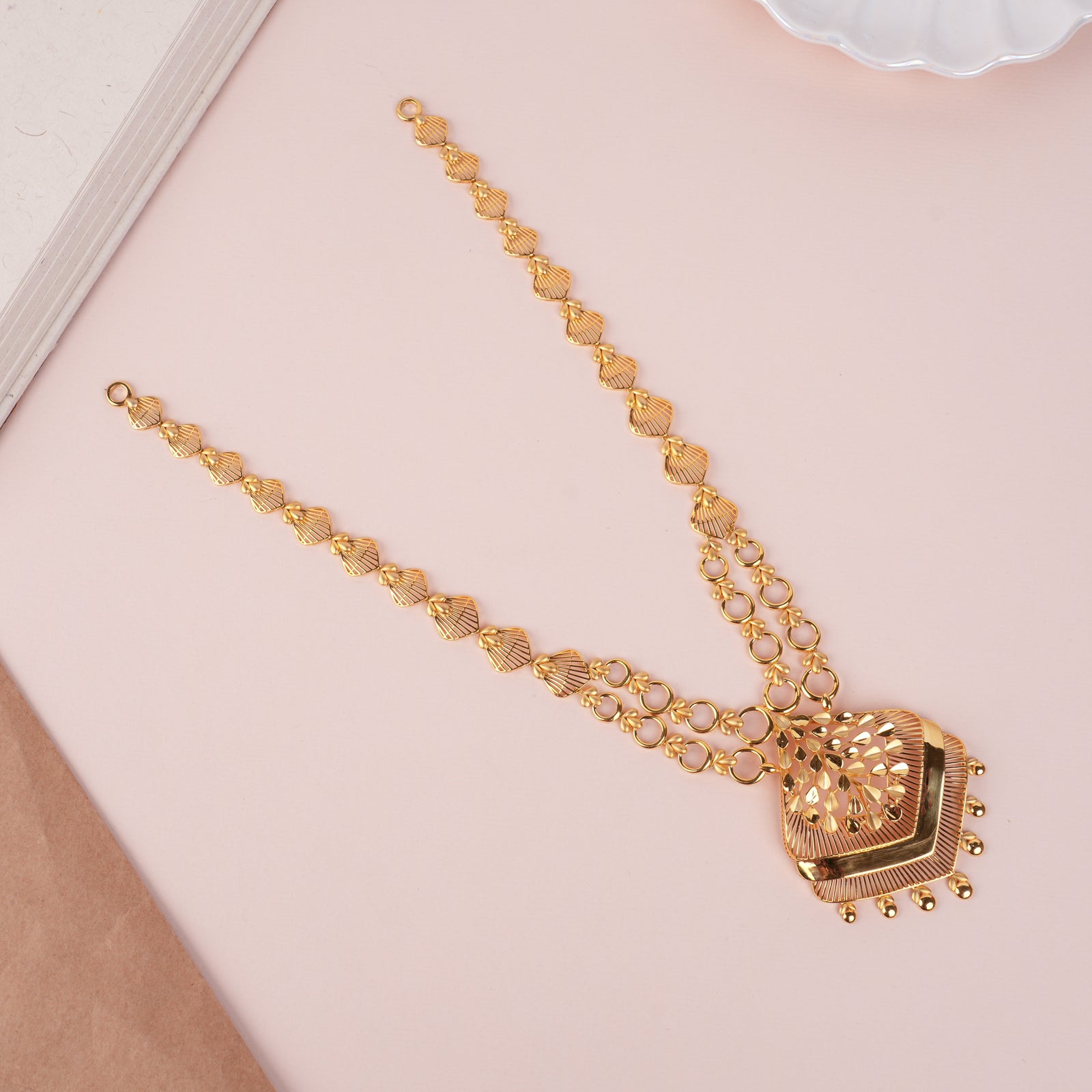 Trendy Triangular Pattern Casting Gold Haram