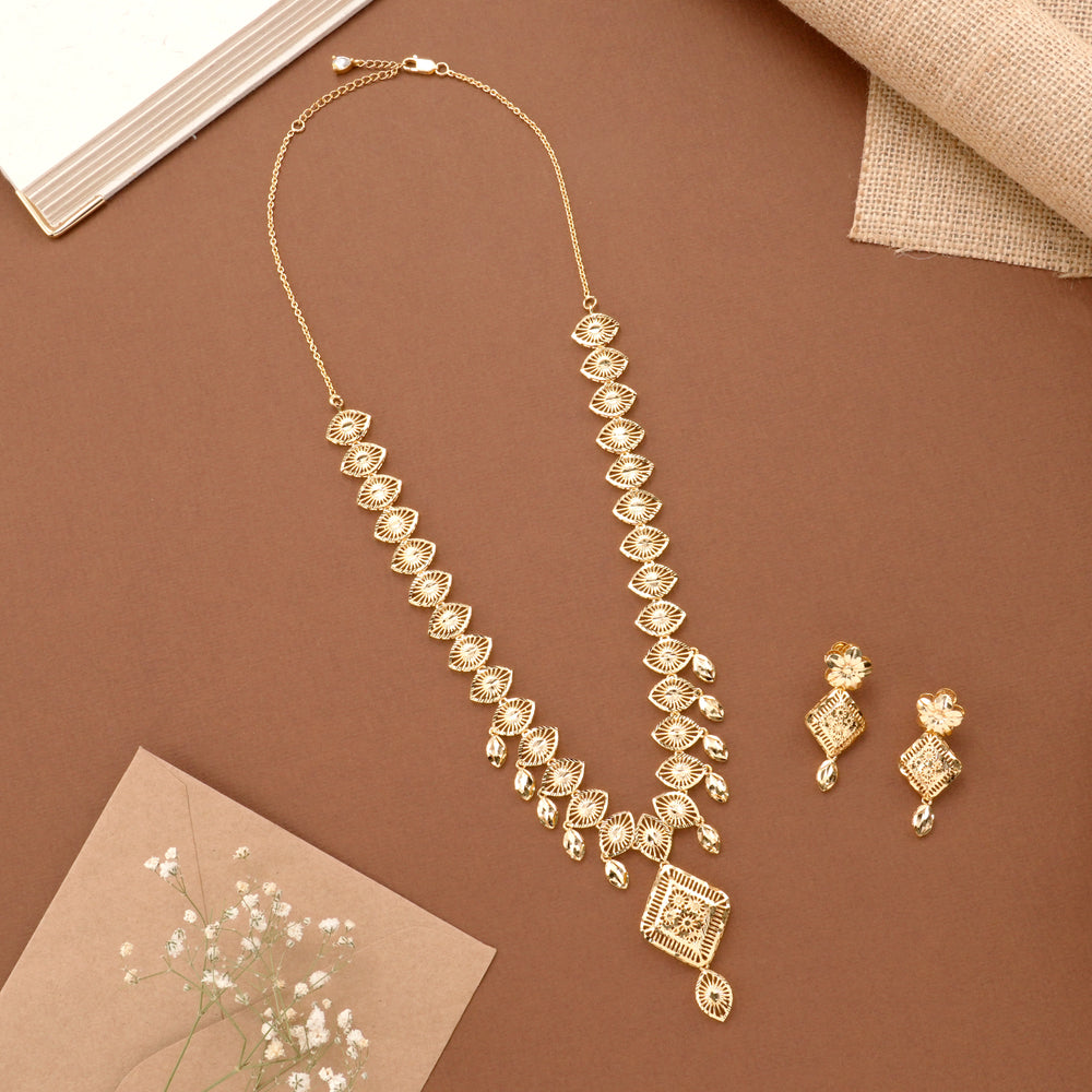 Elegant Leafy Pattern Casting Golden Necklace Set