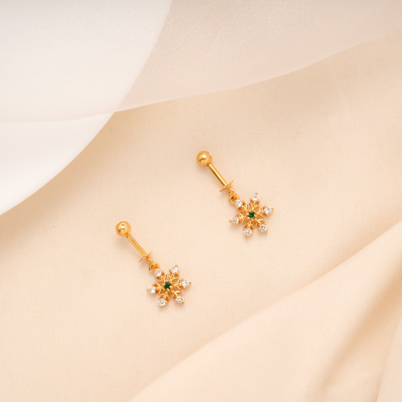 Stylish Star Shape Blossom Golden Koppu