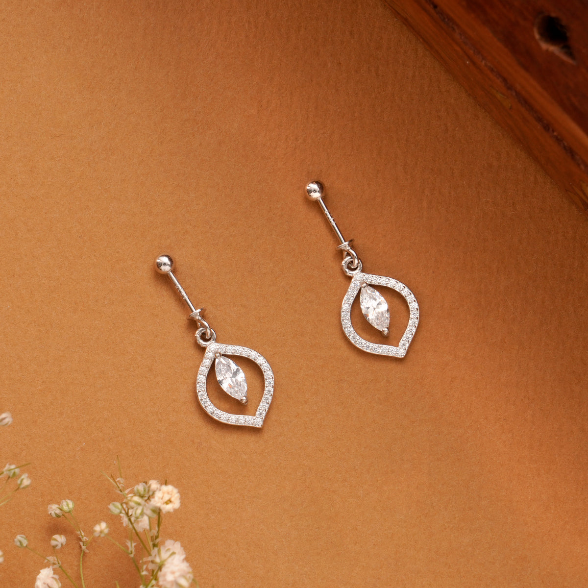 Leaf Design Silver Koppu Earring