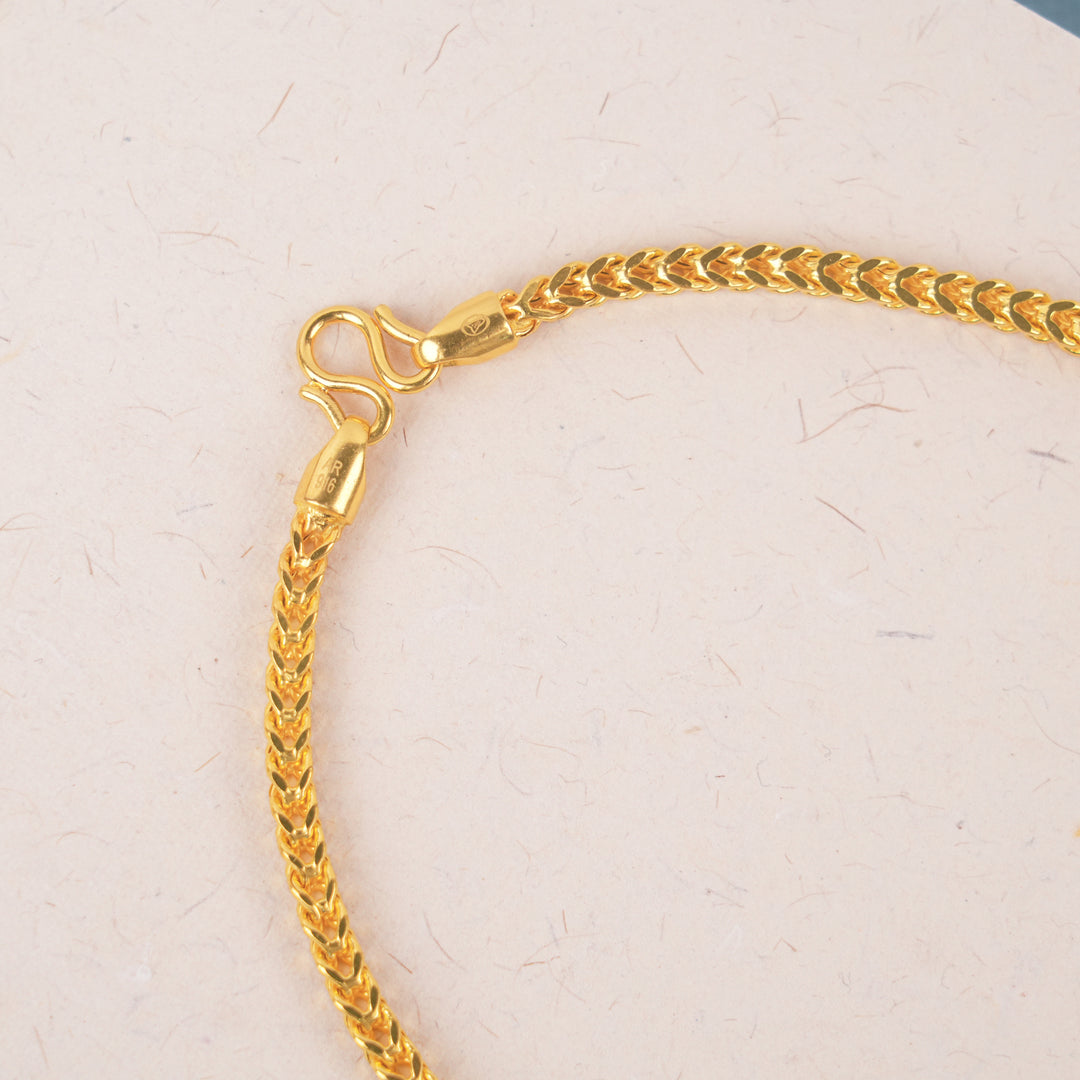 Traditional Arumbu Design Gold Chain
