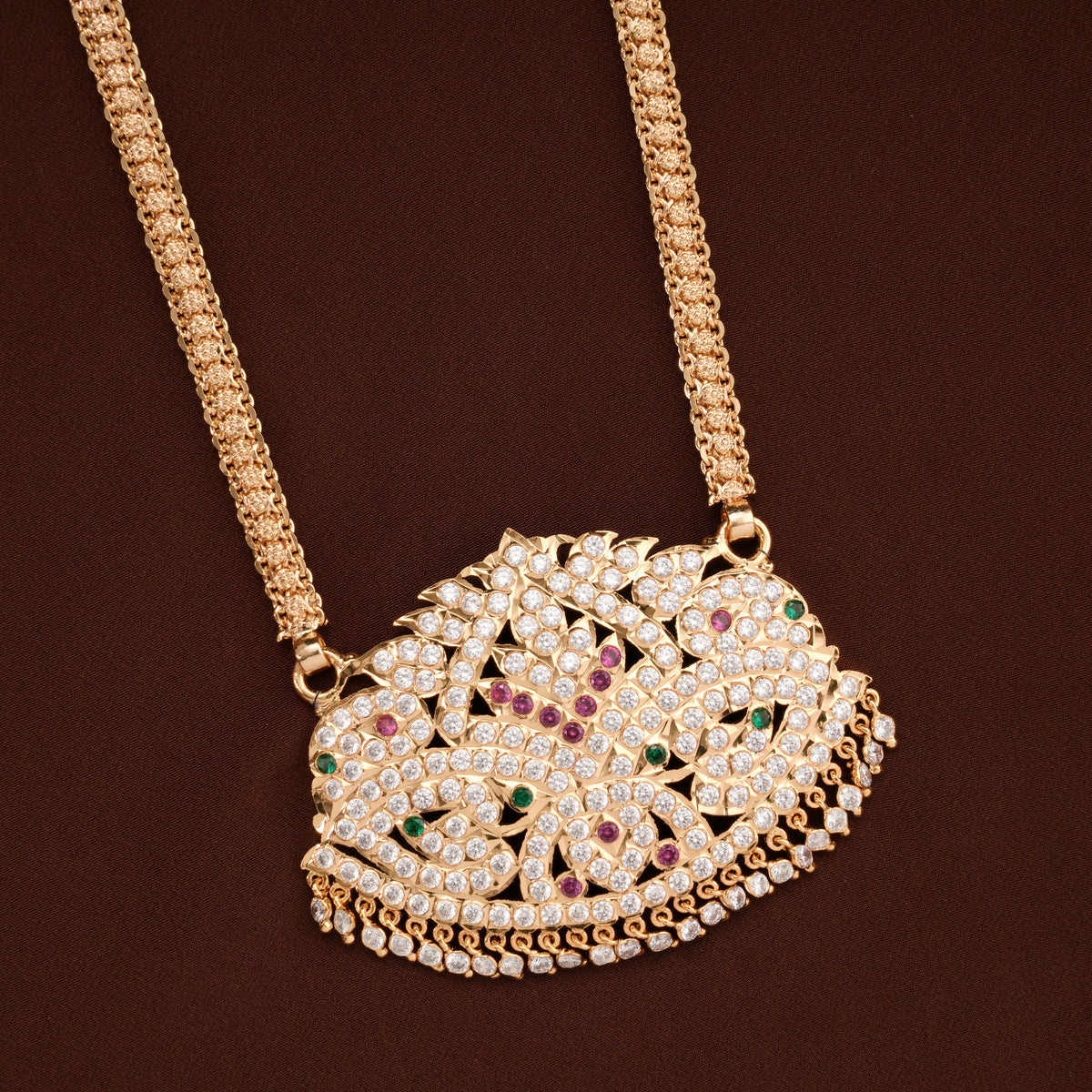 Flower Pattern Pendant White Stone Golden Chain