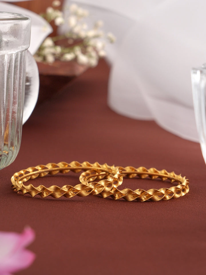 Elegant Twisted Gold Spiral Bangle