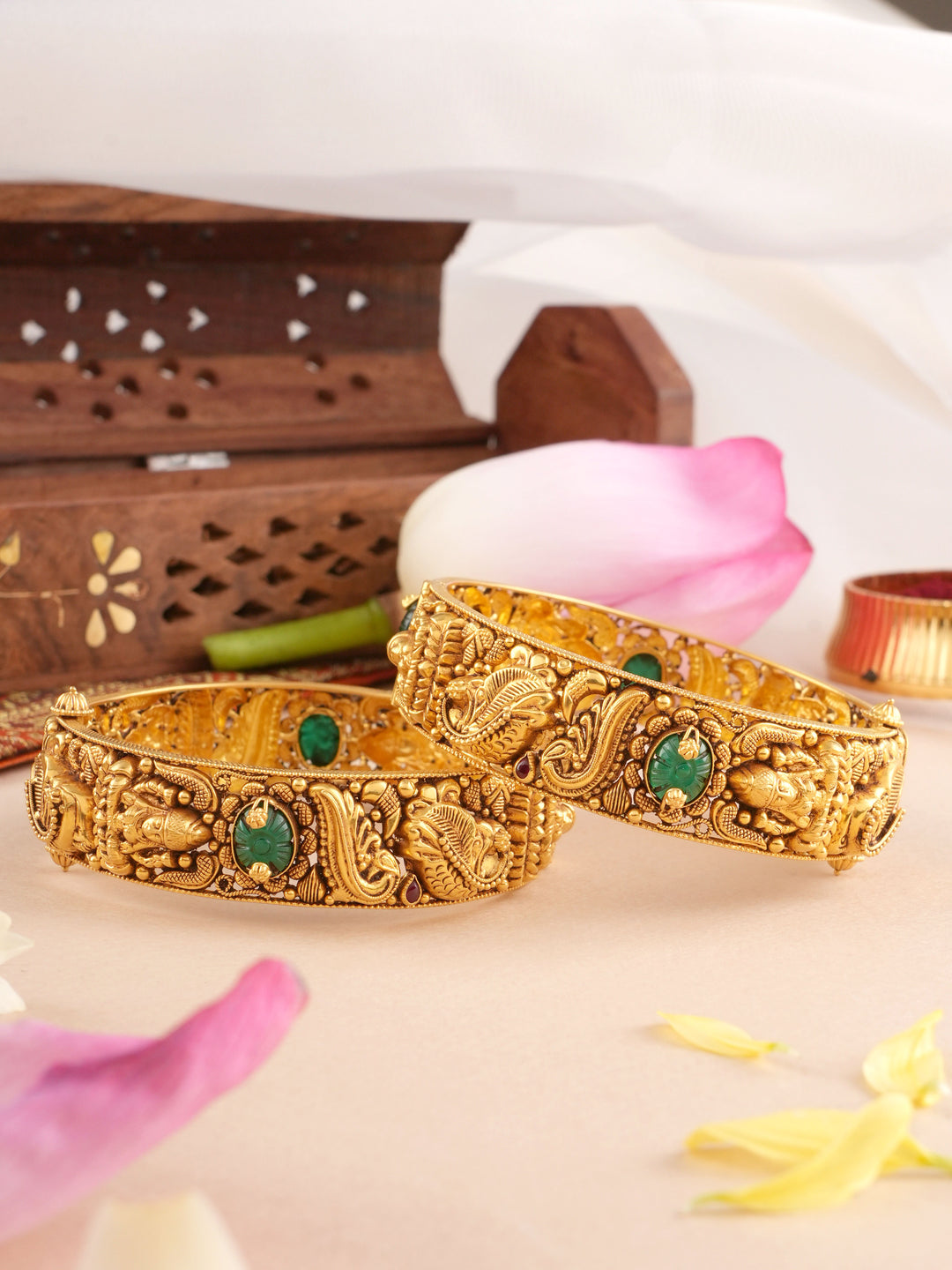 Antique Emerald Lakshmi & Peacock Style Screw Bangle