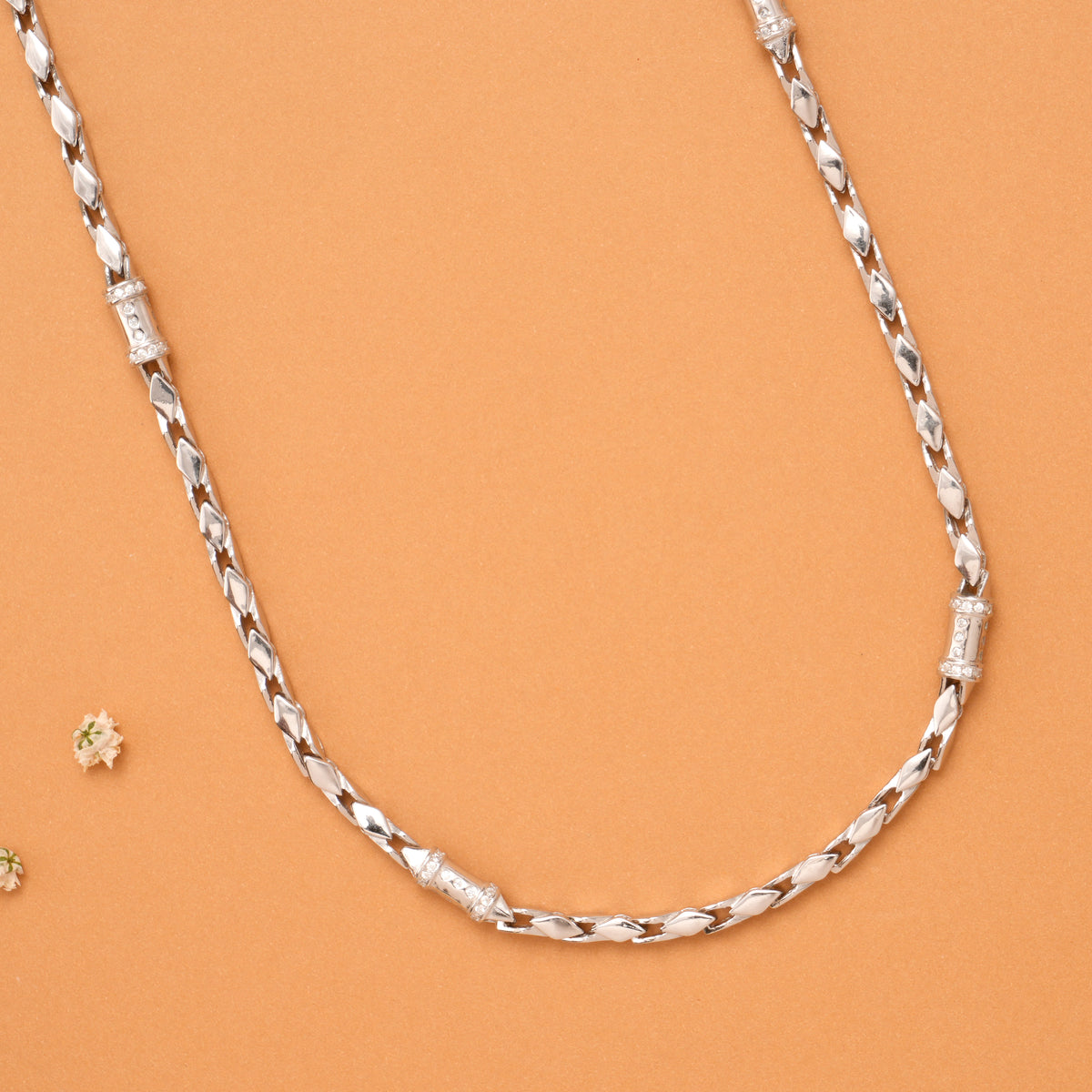 Stylish Twisted Pattern Kite Silver Chain