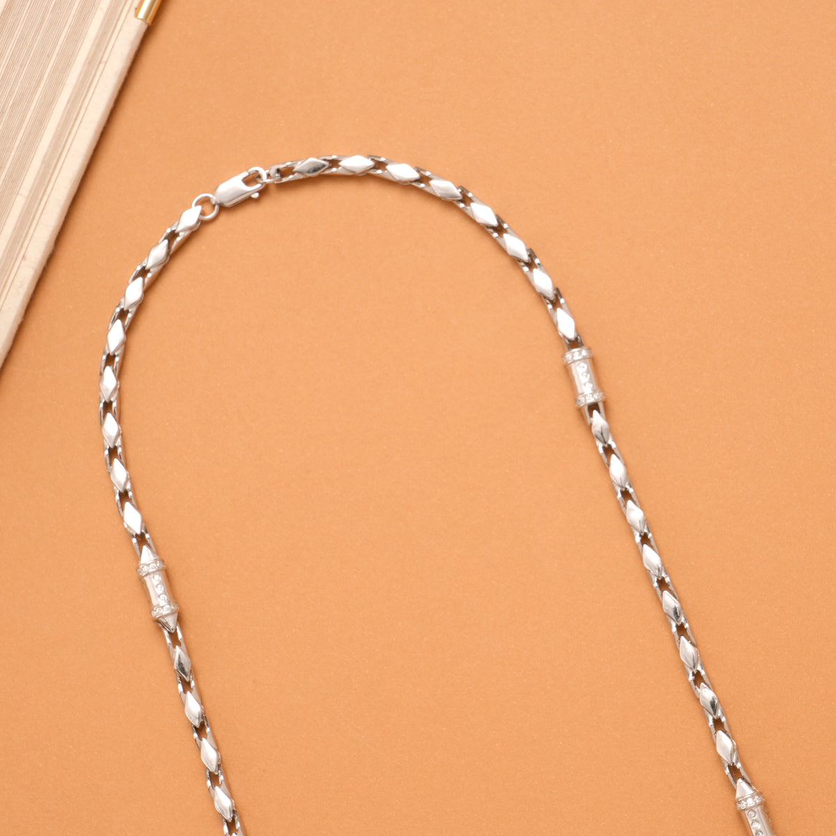 Stylish Twisted Pattern Kite Silver Chain