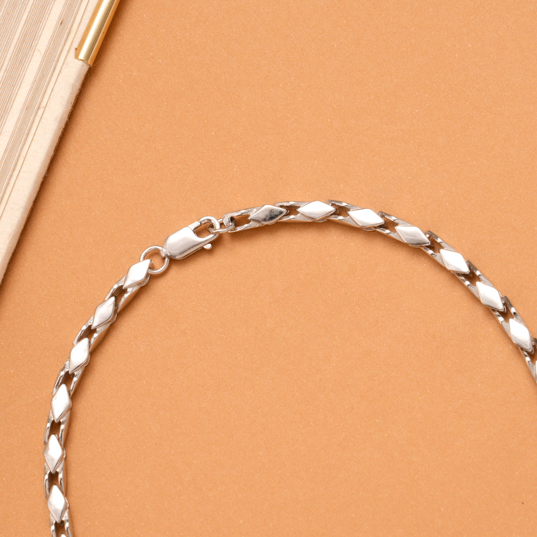 Stylish Twisted Pattern Kite Silver Chain