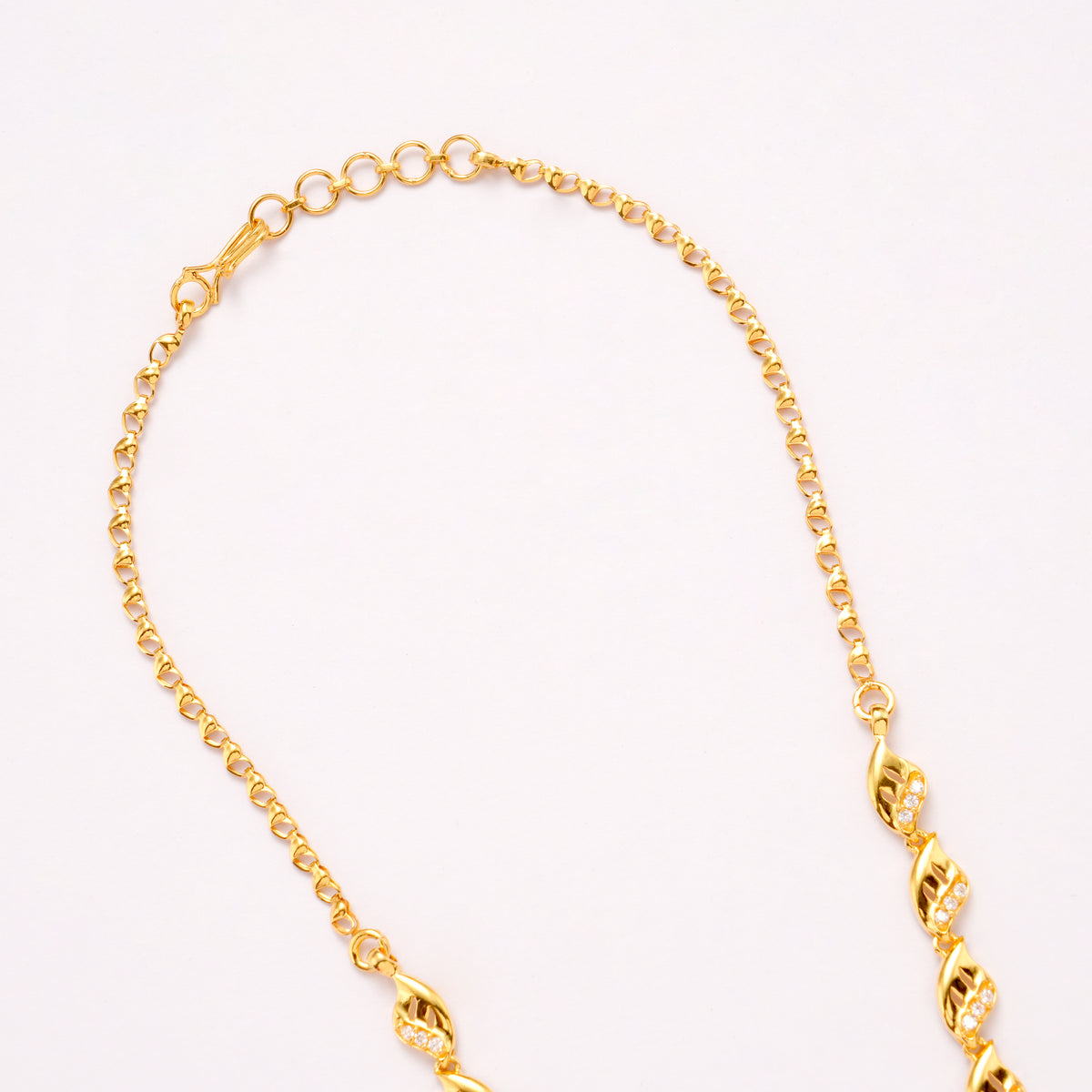 Elegant Flower Design Golden Necklace Set