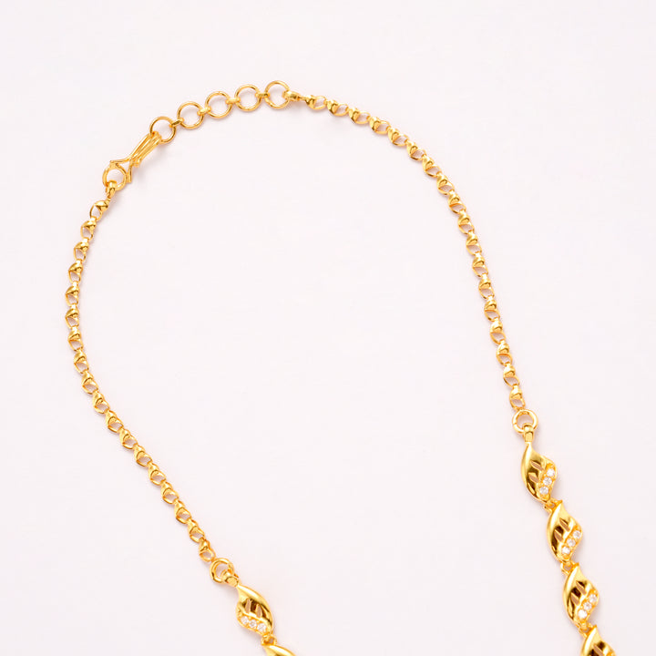 Elegant Flower Design Golden Necklace Set