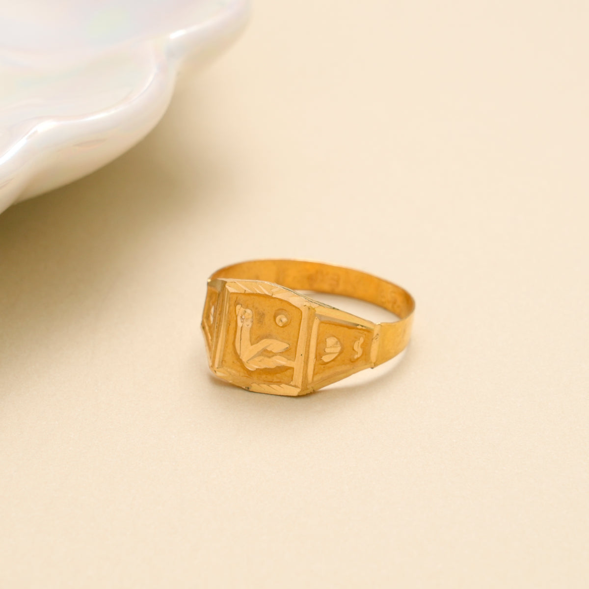 Classic Swan Engraved Gold Ring